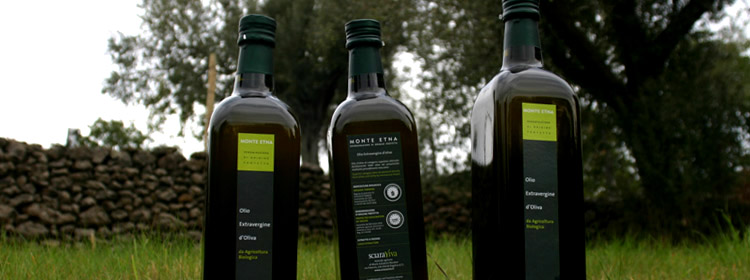 L'azienda agricola Sciaraviva è specializzata da generazioni in frutta tipica dell'Etna, prodotta secondo i metodi dell'agricoltura biologica. Fiore all'occhiello della produzione è l'Olio Extravergine d'Oliva Monte Etna DOP.